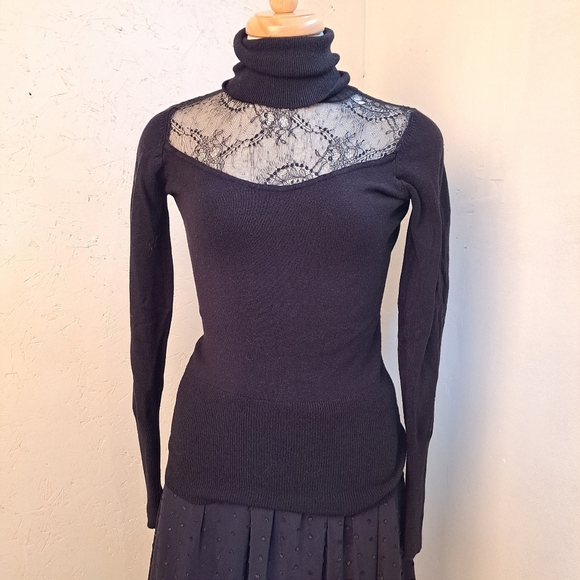 Urban Behavior | Black turtleneck sweater with chest / back lace cut out - Picture 3 of 11